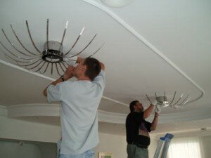 Подробно о монтаже светильников на потолок