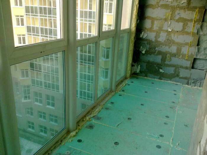 Вариант витражного остекления балконов